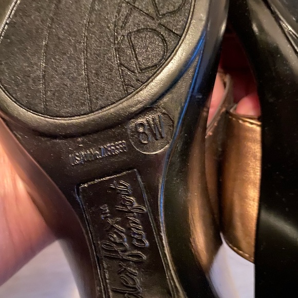 Dexflex Comfort Sandals - Picture 3 of 5